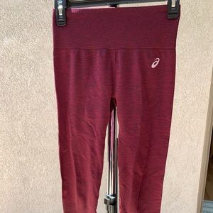 ASICS women’s workout pants medium new burgundy
